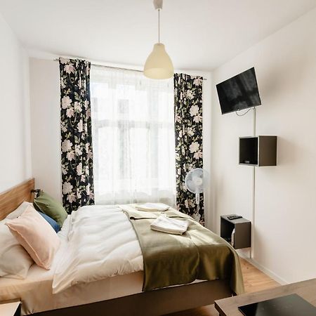Elegant Very Berry Studios In Poznan Center By Noclegi Renters Exterior photo