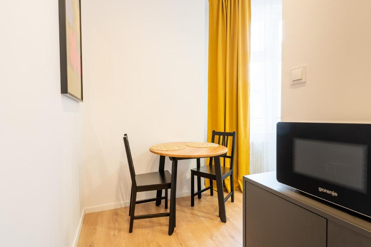 Elegant Very Berry Studios In Poznan Center By Noclegi Renters Exterior photo