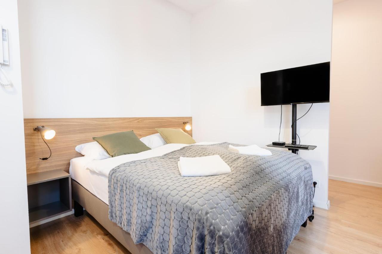 Elegant Very Berry Studios In Poznan Center By Noclegi Renters Exterior photo